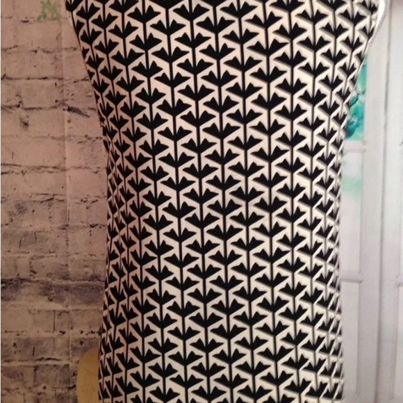 Lovely Black and White Max Studio Dress - Picture 4 of 12